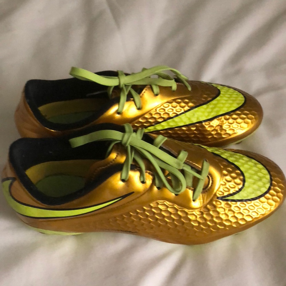 Nike Gold Hyper venom Cleats Boys Size 5